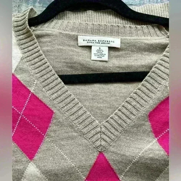 Banana Republic Merino Extra Fine Wool Small Pink White Tan Argyle via Neck - Picture 8 of 8